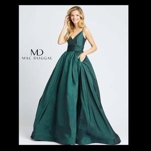 Mac Duggal - ball gown green dress size 2 NEW
